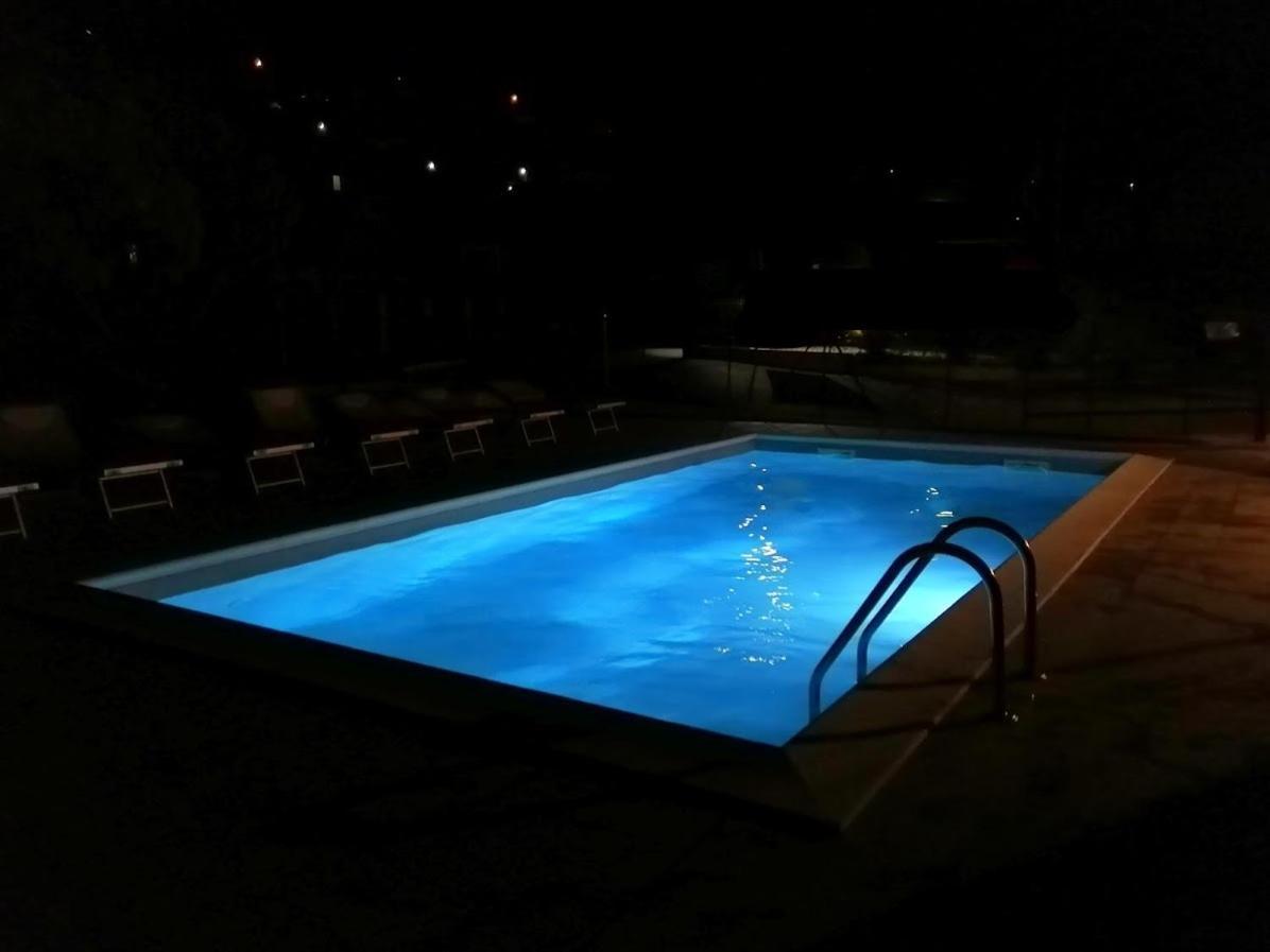 Villaggio Turistico Il Lago Dorato 카를라조 외부 사진